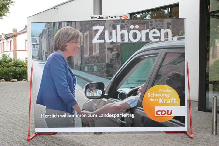 Cartel CDU escuchar